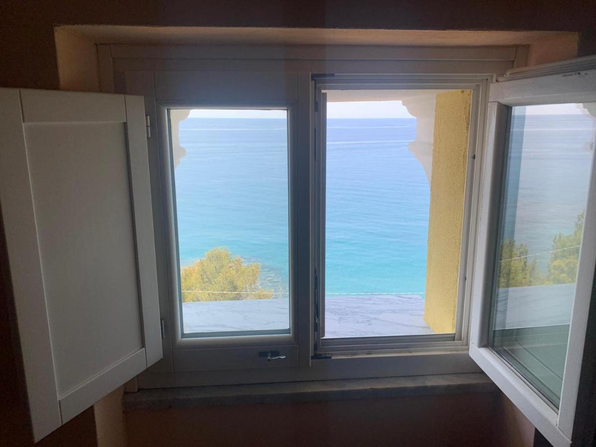 شقة La Terrazza Nel Blu إمبيريا المظهر الخارجي الصورة