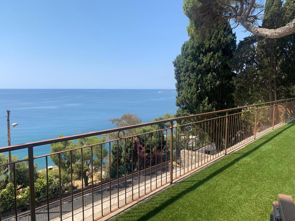 شقة La Terrazza Nel Blu إمبيريا المظهر الخارجي الصورة